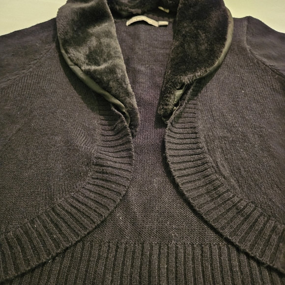 NY collection black sweater with removable black faux fur collar, size m - Picture 6 of 7